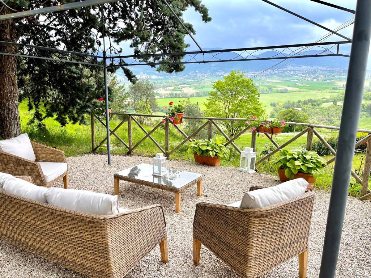 La Panoramica Gubbio - Maison De Charme - Casette E Appartamenti Self Catering Per Vacanze Meravigliose! Eksteriør billede