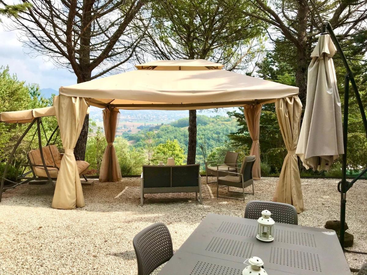 La Panoramica Gubbio - Maison De Charme - Casette E Appartamenti Self Catering Per Vacanze Meravigliose! Eksteriør billede
