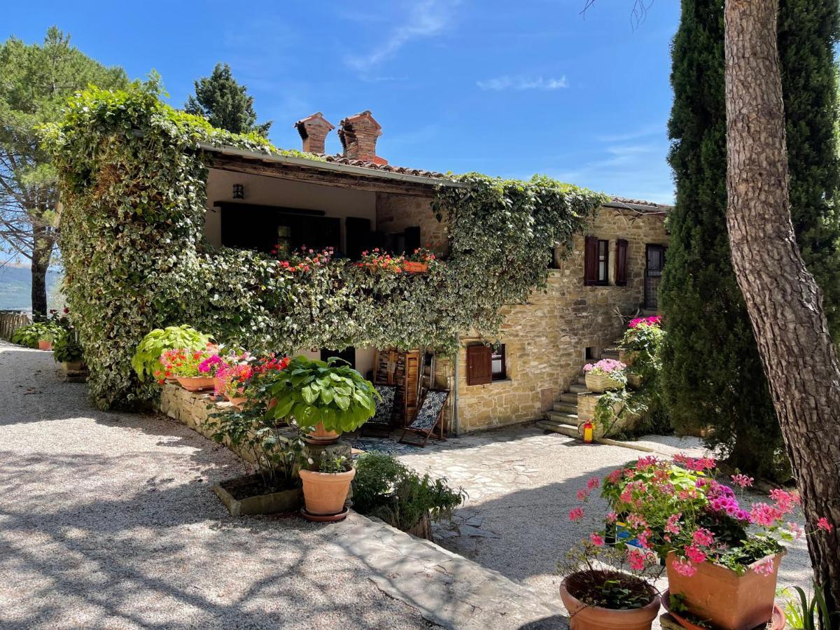 La Panoramica Gubbio - Maison De Charme - Casette E Appartamenti Self Catering Per Vacanze Meravigliose! Eksteriør billede