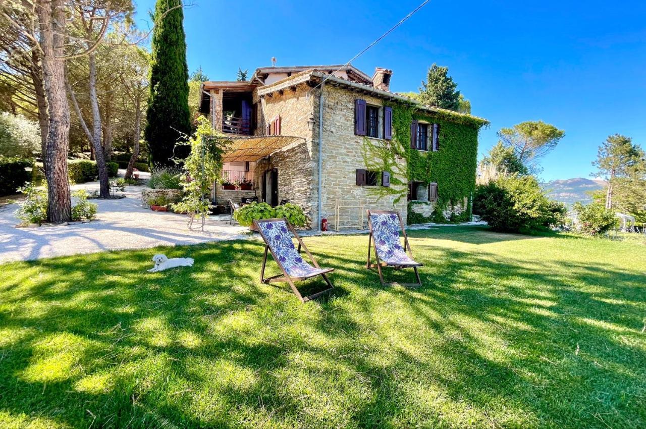 La Panoramica Gubbio - Maison De Charme - Casette E Appartamenti Self Catering Per Vacanze Meravigliose! Eksteriør billede