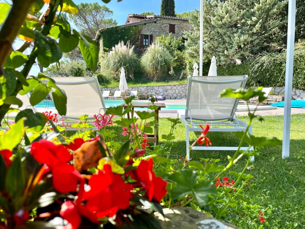 La Panoramica Gubbio - Maison De Charme - Casette E Appartamenti Self Catering Per Vacanze Meravigliose! Eksteriør billede