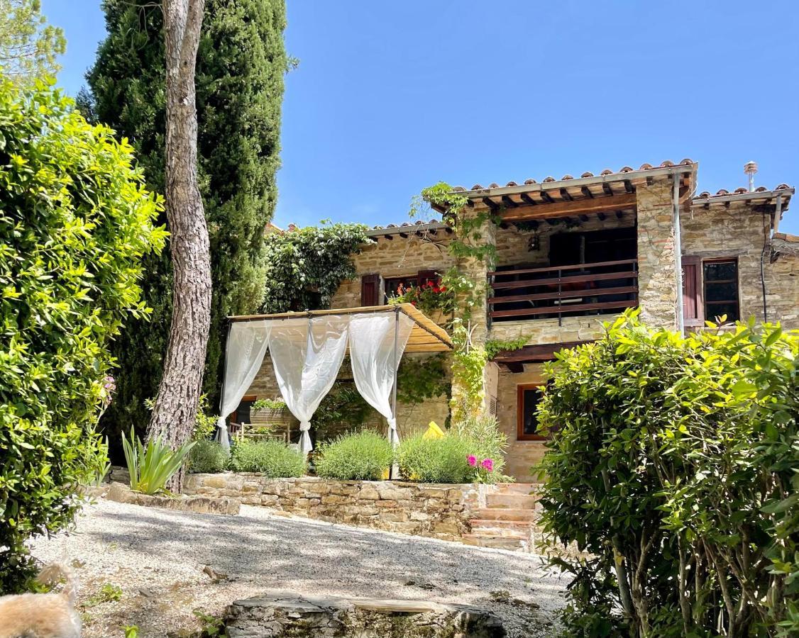 La Panoramica Gubbio - Maison De Charme - Casette E Appartamenti Self Catering Per Vacanze Meravigliose! Eksteriør billede