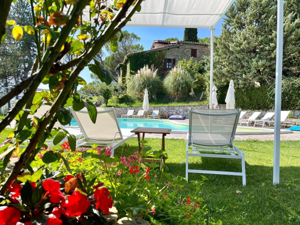 La Panoramica Gubbio - Maison De Charme - Casette E Appartamenti Self Catering Per Vacanze Meravigliose! Eksteriør billede